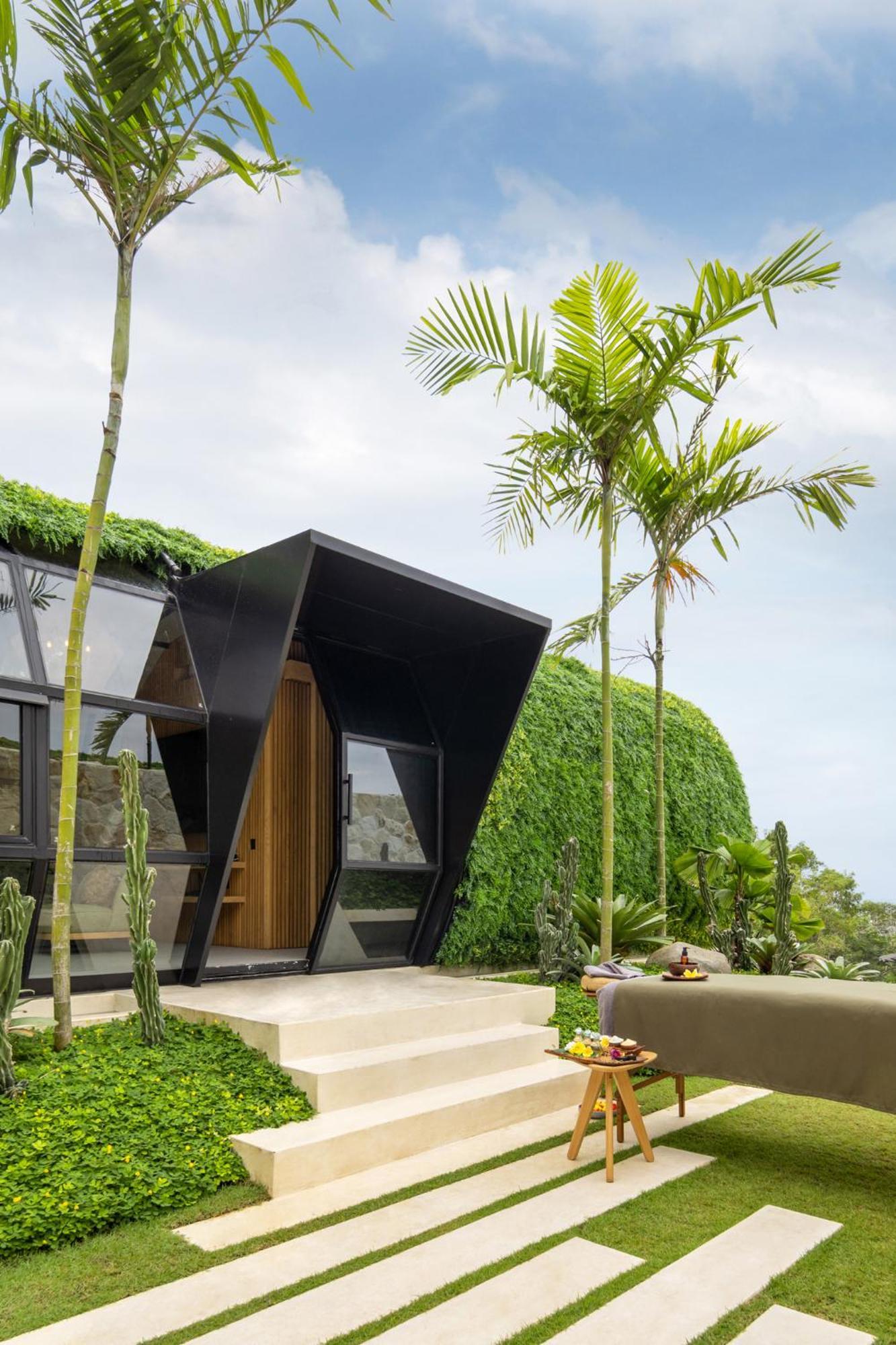 Airship Bali By Alex *